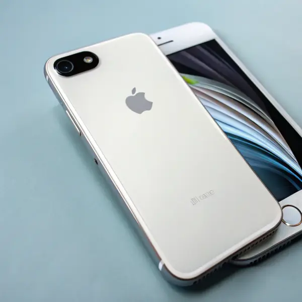 Refurbished iPhone SE (2020)